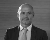 Dr. Mario Linares Barrios
